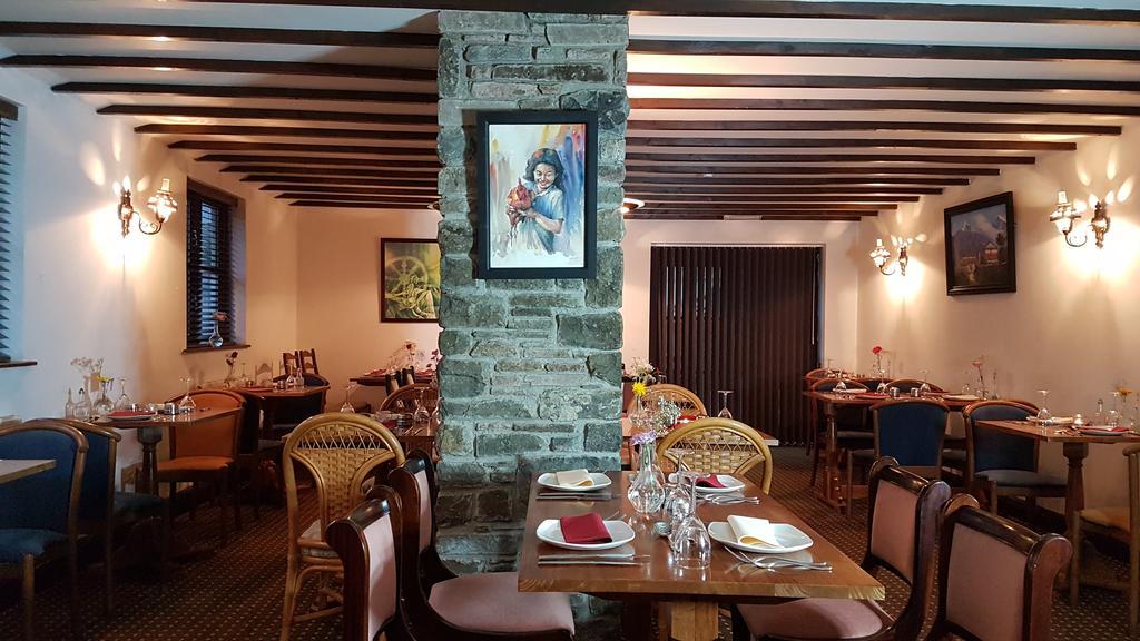 New Gurkha Inn Брекон Экстерьер фото