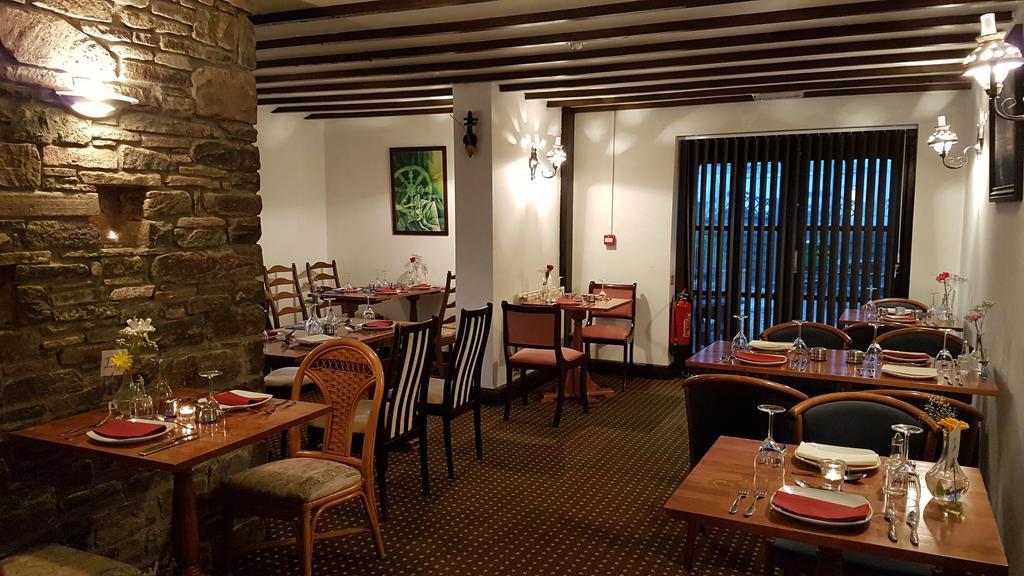 New Gurkha Inn Брекон Экстерьер фото
