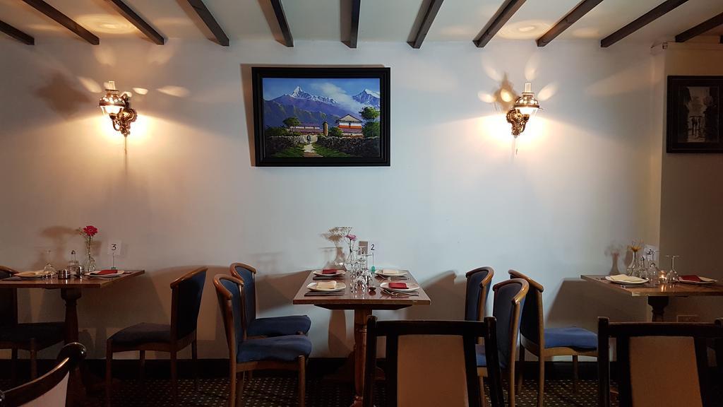 New Gurkha Inn Брекон Экстерьер фото